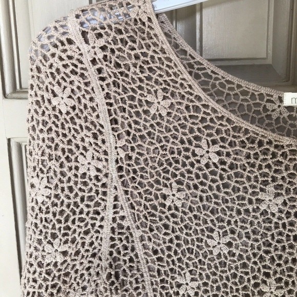 Mosaic&Co Crochet Top SzM Beige HI/LO Pretty Pullover 3/4 Sleeves NWOT - Picture 4 of 5